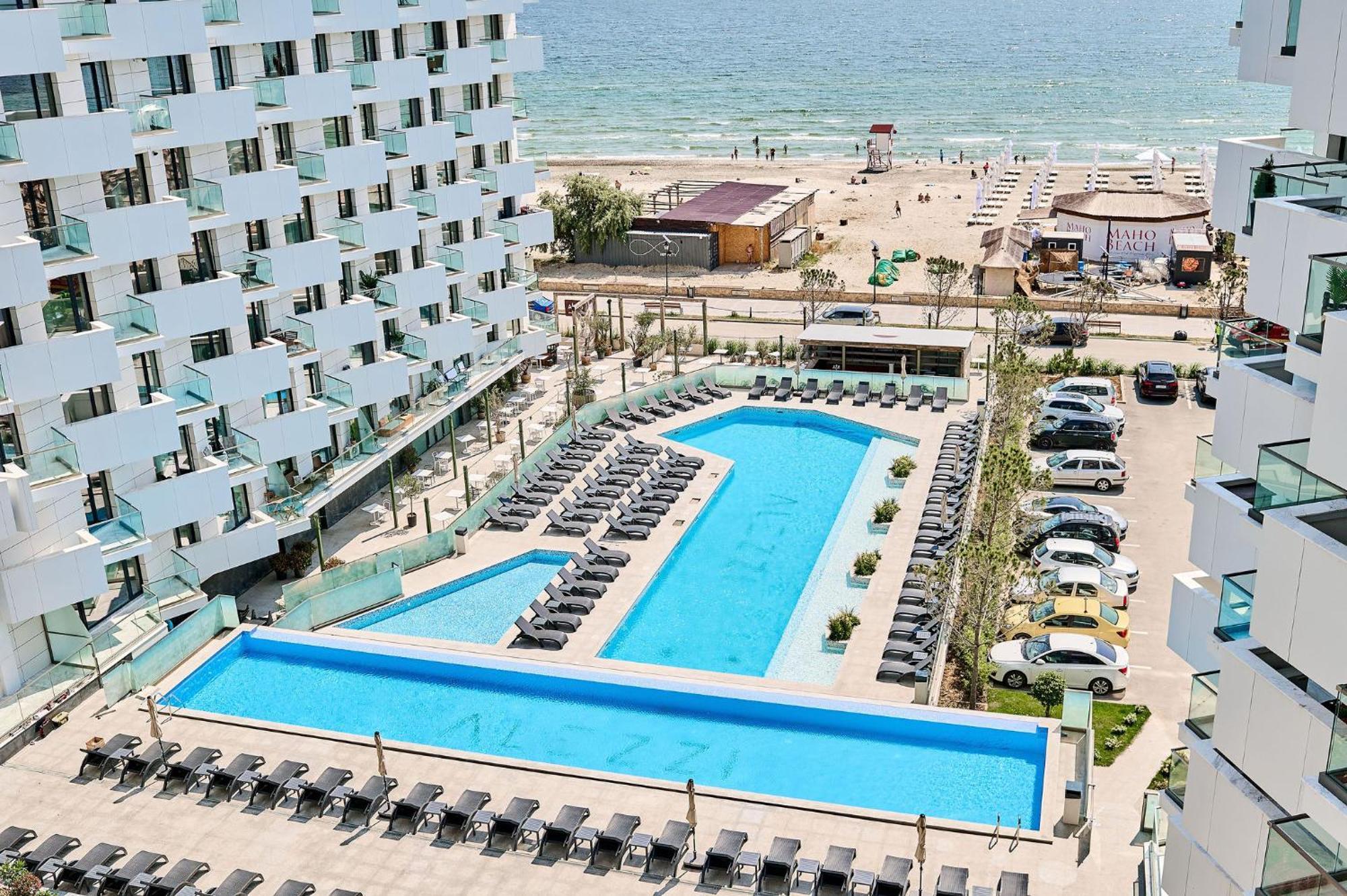 Seaside Serenity In Infinity - Parking